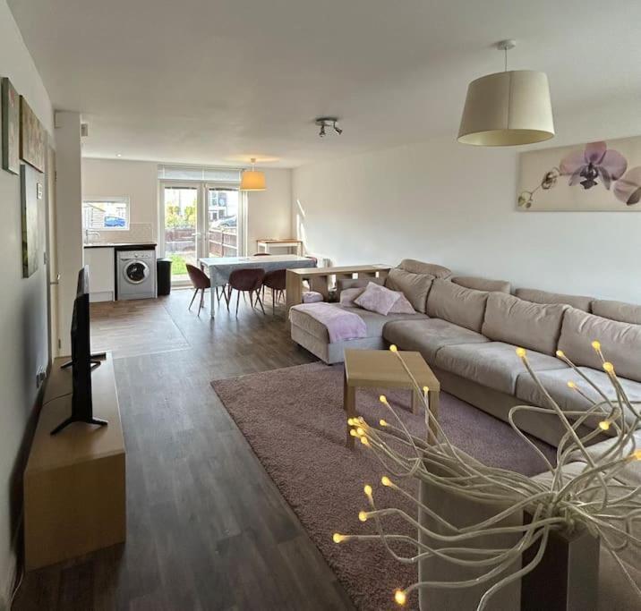 Great House + Air Conditioning + Free Car Parking Manchester Ngoại thất bức ảnh